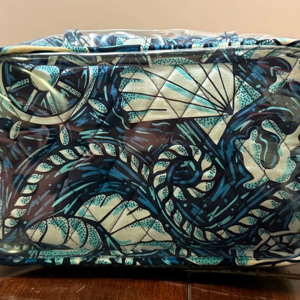 Vera Bradley 4 piece Travel Cosmetic Bag Set - Ocean Print (NWT) - Picture 3 of 6